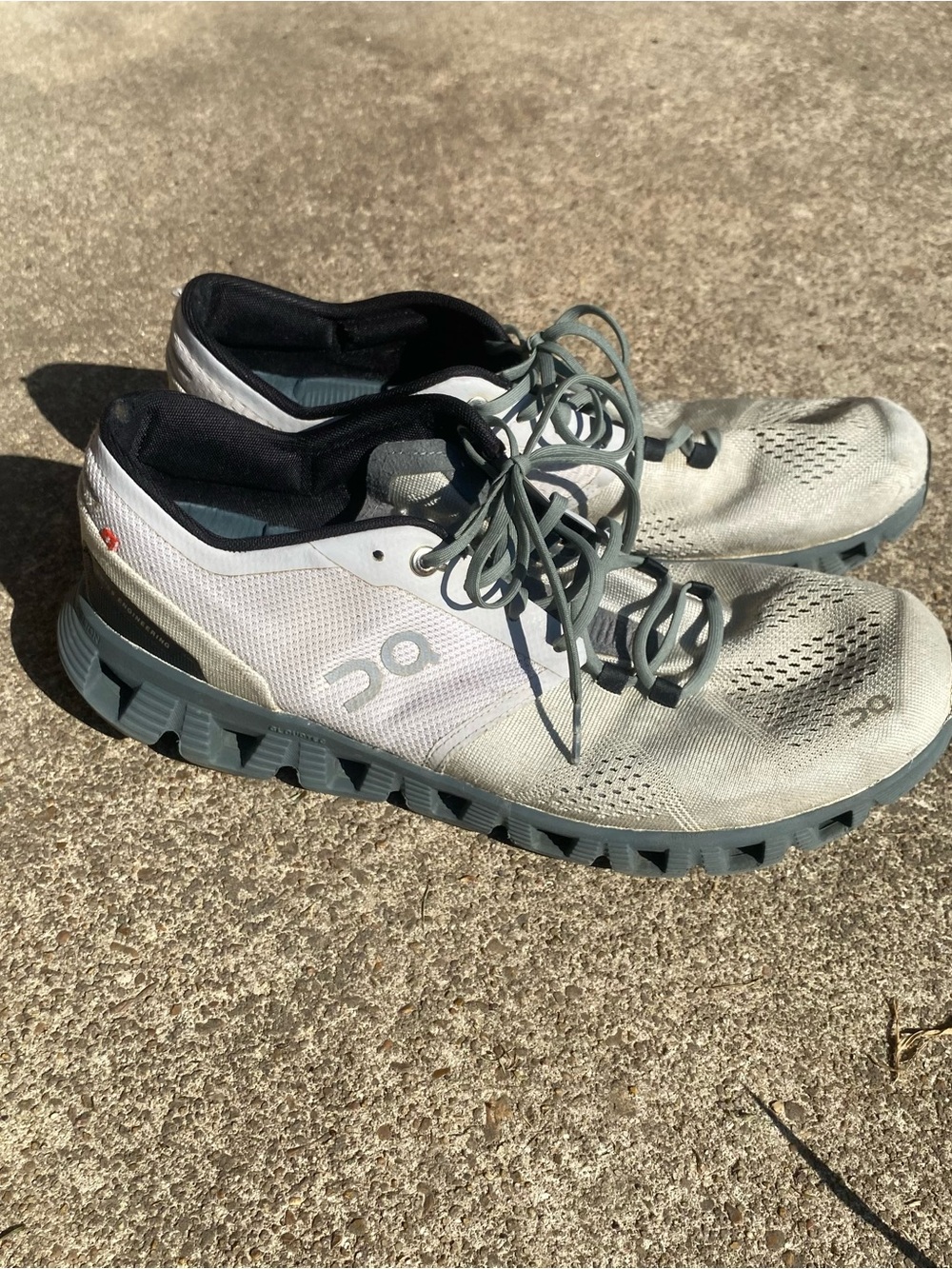 On Running Men's Athletic Shoes in Light Gray and Black